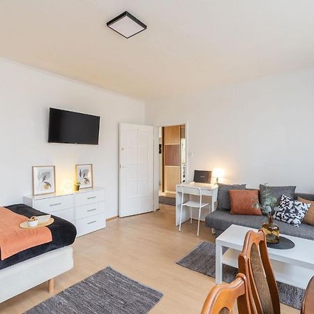 Room, Pirenejska 20 Cozy Rooms Warszawa Eksteriør bilde