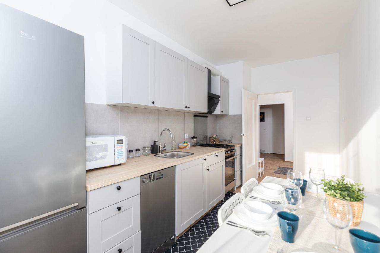 Room, Pirenejska 20 Cozy Rooms Warszawa Eksteriør bilde