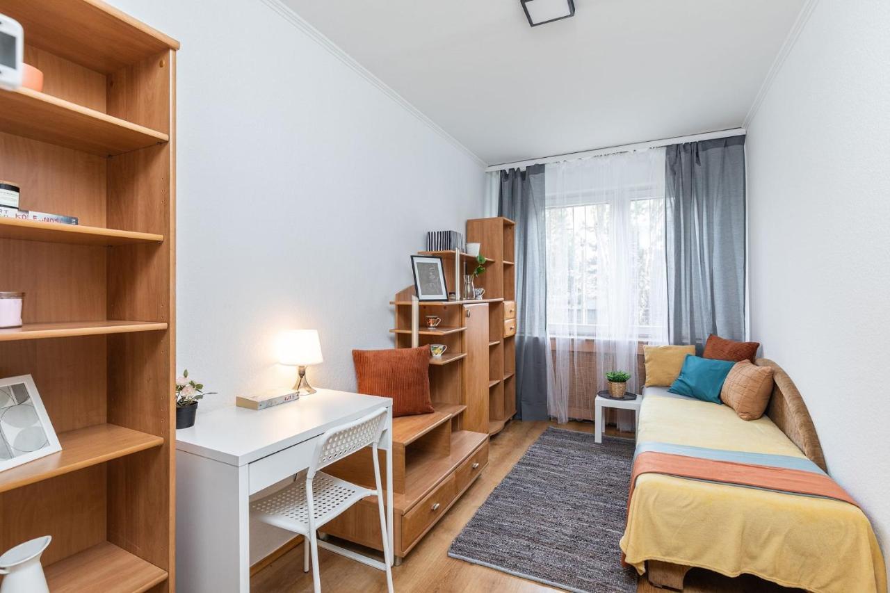 Room, Pirenejska 20 Cozy Rooms Warszawa Eksteriør bilde