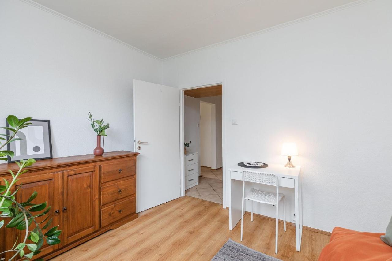 Room, Pirenejska 20 Cozy Rooms Warszawa Eksteriør bilde